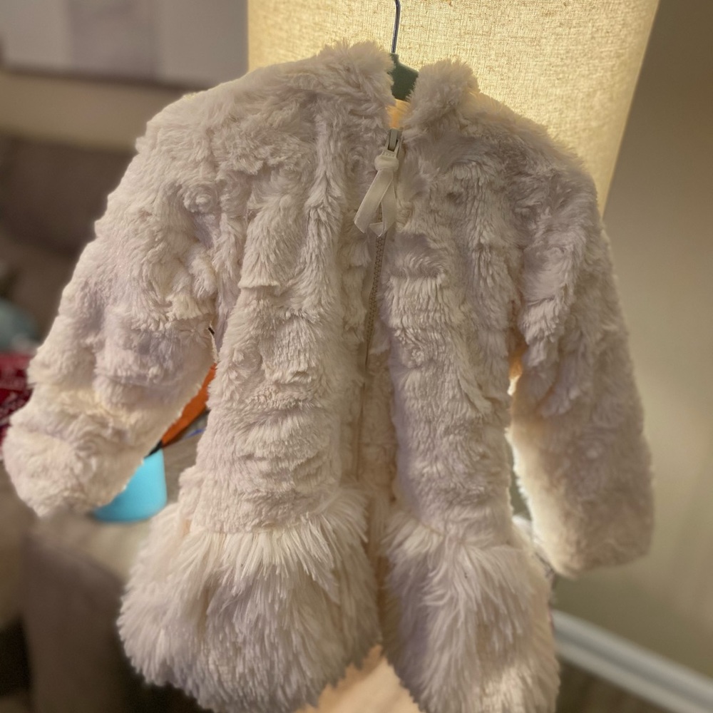 Widgeon coat brand new size 3